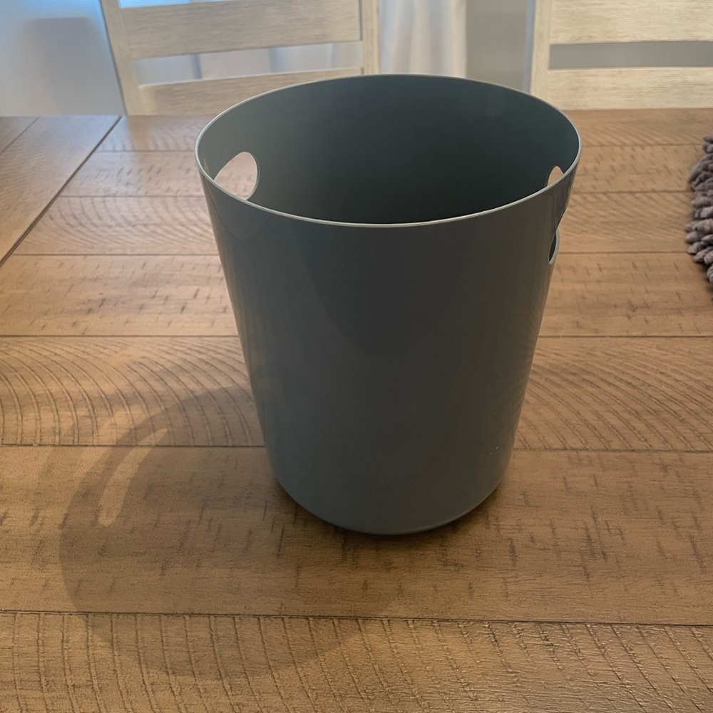 Mainstays Light School Grey Wastebasket